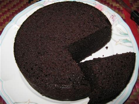 Bagi kamu yang tidak memiliki oven tak perlu khawatir, tetap bisa bikin kue yang enak. Mudah, Cepat & Sedap: 7. Kek Coklat Kukus Mak