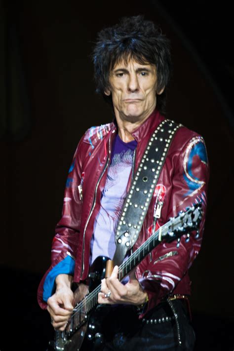 Ronnie Wood New Haircut Ronnie Wood Rolling Stones A Los 68 Años