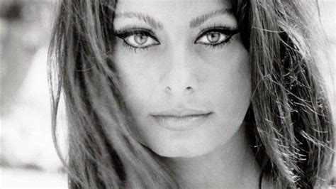 Sofia villani scicolone, popularly known by her screen name sophia loren, is an italian film star. Sophia Loren: film e curiosità dell'attrice senza tempo