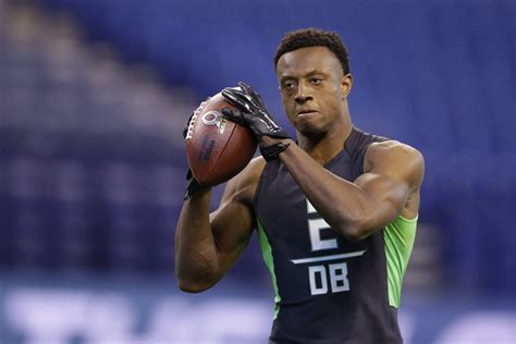 Falcons Apologize After Asking Njs Eli Apple If He Likes Men