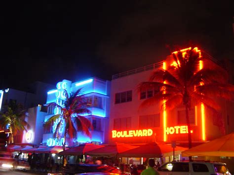 Ocean Drive South Beach The Iconic Art Deco Neon Hotel Ro Flickr