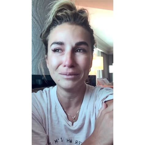 jessie james decker cries after discovering ‘awful reddit hate page us weekly
