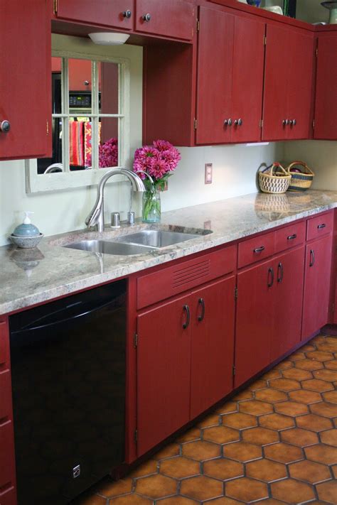 Cheap kitchen update idea painted cabinets diy project. Reloved Rubbish: Primer Red Chalk Paint® Kitchen Cabinets