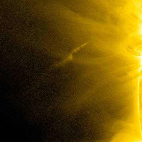 comet lovejoy waggles its tail on the way around the sun nasa space ghost