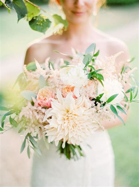 It's one of the most popular flowers used in a wedding, which symbolizes purity and happiness. Can You Name These 10 Popular Wedding Flowers? | Dahlia ...