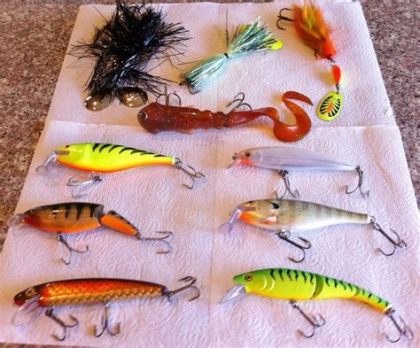 10 Muskie Pike Fishing Lure Lot Medium Size 6 To 10 Inches Good