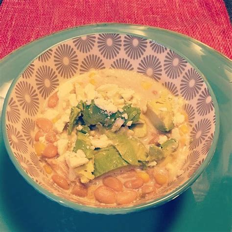 Loaded with chicken, beans, cheese, and lots of spices, this white chili has become a new favorite!! Looking for the best white chicken chili recipe? Tried this tonight and it's a … (With images ...