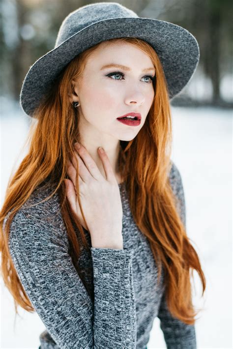 Pin By Amelia Charleen On Portraits What To Wear Red Hair Woman