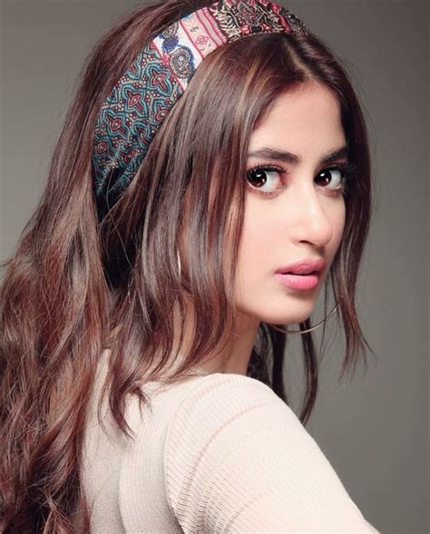 Pin By Ayat Rajpoot On Pakistani Celebrities Headband Styles Sajal