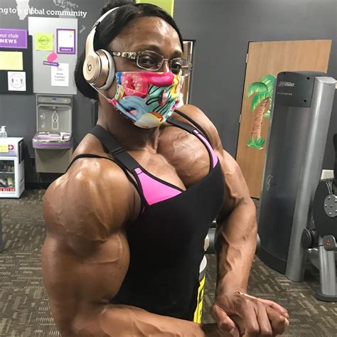 Andrea Shaw Back And Biceps Muscular Women Lift And Carry Delts