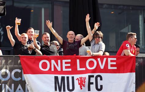 We Wont Be Broken By Terror Say Man United Fans As Supporters Unite Shropshire Star