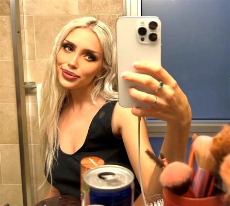 Naomi Woods Biography Age Images Height Figure Net Worth Bioofy