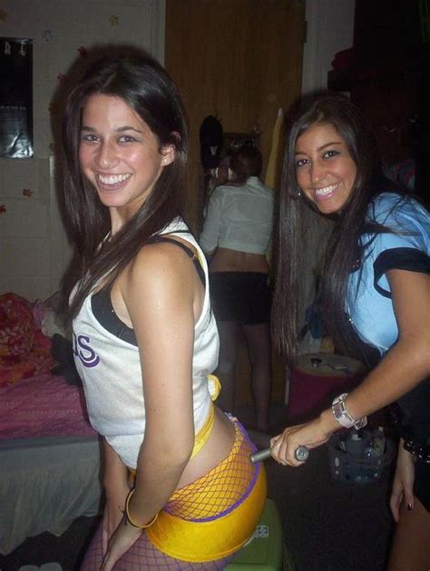 Jaw Dropping Reasons The Lakers Have The Hottest Fans In The Nba