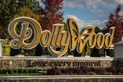 dolly parton pay dollywood employees