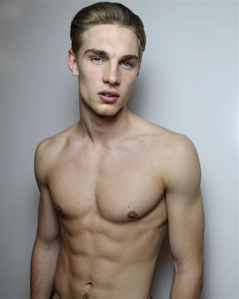 Uk Model Tommy Marr New Shirtless Barefoot Twitter Pics SexiezPicz