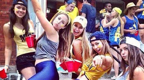 College Students Explain Why They Love Being Single And Hooking Up