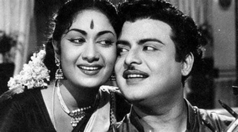 Gemini ganesan with daughters and grand daughters she who expressed unhappiness over the team mahanati for showing his father as jobless and the legendary actress, bollywood evergreen beauty, rekha was estranged daughter of ganesan. Savitri and Gemini Ganesan: The story of the Nadigaiyar ...
