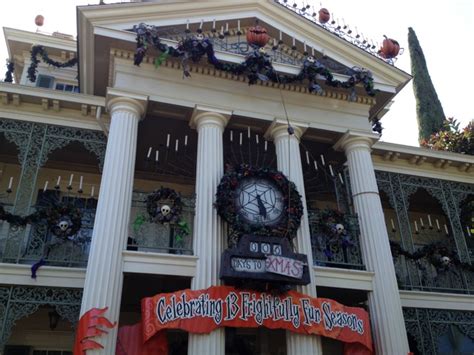 Disneyland Haunted Mansion At Halloween Out With The Kids