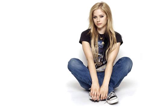 Wallpaper Women Blonde Sitting Celebrity Singer Avril Lavigne Person Hand Finger Leg