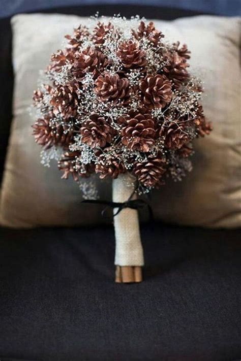 22 Winter Wedding Bouquets You Cant Resist Christmas Wedding