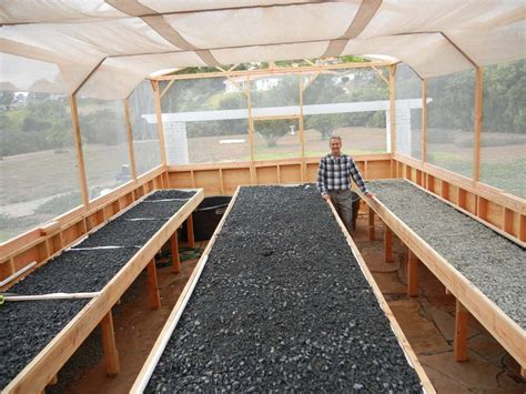 Aquaponic systems are an efficient, no waste way to grow food. Aquaponic Farming Systems : Aquaponics For Beginners Tips ...