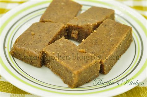 Ianya bukan sahaja enak, malah cukup nostalgis. KUIH KOLEH KACANG