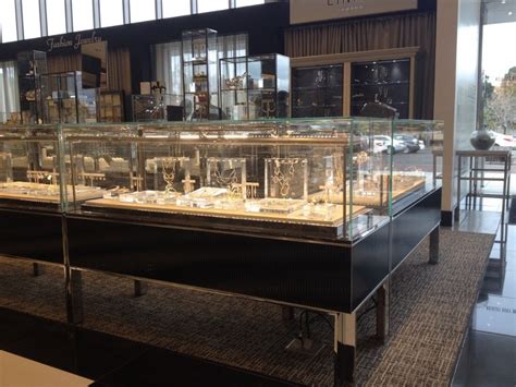 Different Types Of Display Cases In Retail Display Craft Manufacturing