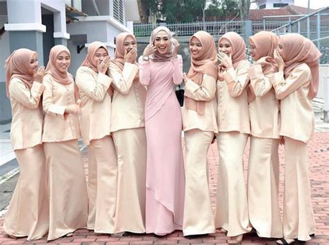 Lainlah kalau nak beli baju siap je kan. 29 Baju Bridesmaid Menarik | Inspirasi Tema & Warna Trending