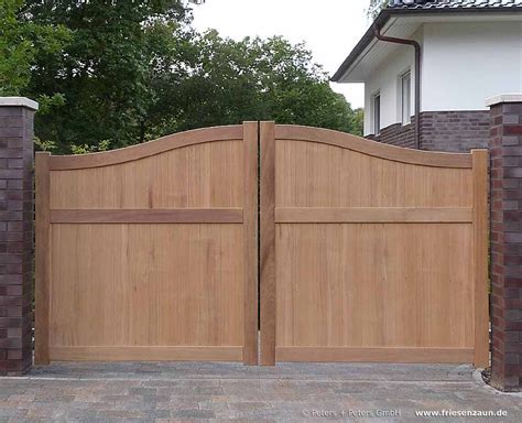 Gute gründe zum selber bauen. http://www.sichtschutztor.de/Doppeltor-Holztor-Hoftor.jpg | Gates and fences | Pinterest ...