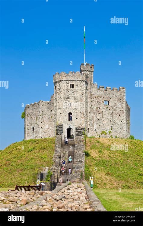 Wales Castle Flag Hi Res Stock Photography And Images Alamy