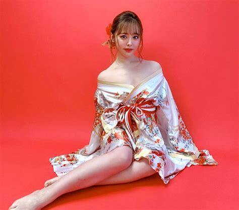 Ngẩn ngơ trước vẻ đẹp của Yuna Ogura mỹ nhân 18 quyến rũ của người Nhật
