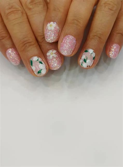 40 Pretty Summer Nails To Wear Right Now Floral Glitter Short Round Nails 1 Fab Mood
