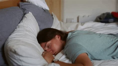 Dormir En Esta Posici N Puede Provocar Graves Da Os En Tu Salud America Noticias