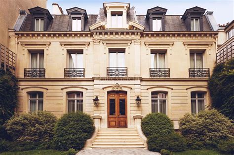 On The Market Town Mansion For Sale In Paris 4th Marais — Belgrave