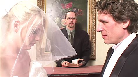 Suami Cabul Membiarkan Istri Yang Baru Menikah Di Malam Pernikahan Disetubuhi Oleh Dua Orang