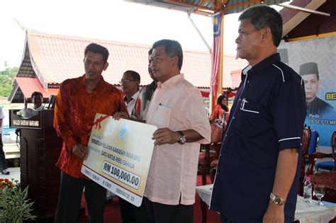 Obyek wisata & kawasan industri kelautan tempat tempa t pelelangan pelelanga n ikan ika n & kampung nelay nelayan an. Seputih Kapas: MAJLIS PERJUMPAAN MB TERENGGANU BERSAMA ...