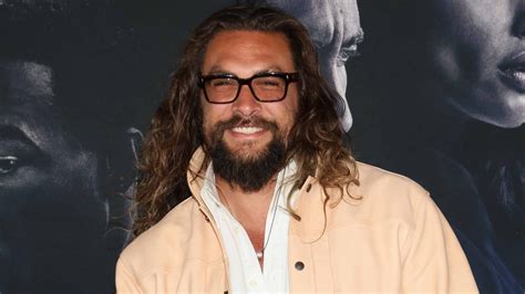 jason momoa apologises for controversial photos while filming in italy