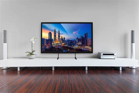 The Best 55 Inch Tvs Perfect To Fill Smaller Rooms The Tech Edvocate