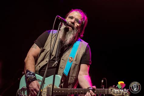 Steve Earle And The Dukes Bring Fall Tour To Canada In Support Of