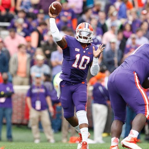 The 2016 uniform reveal racked up over 250k views in 72 hours across all social platforms. Clemson's Purple Uniforms — UNISWAG