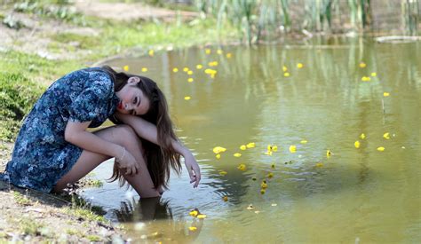 Images Gratuites eau la nature fille lumière du soleil fleur Lac