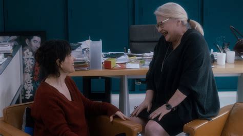 Review Let The Sunshine In Shows The Complex Radiance Of Juliette Binoche The New York Times