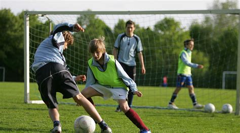 Definition, rechtschreibung, synonyme und grammatik von 'fußball spielen' auf duden online nachschlagen. Motivationsspiele: So macht das Training ganz besonderen Spaß! :: DFB - Deutscher Fußball-Bund e.V.