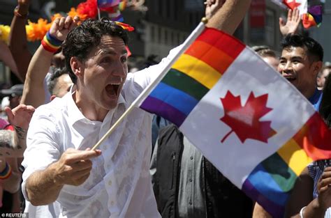 canada s prime minister justin trudeau beams in toronto s pride parade daily mail online