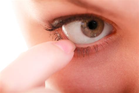 9 Causes Of Eye Twitching