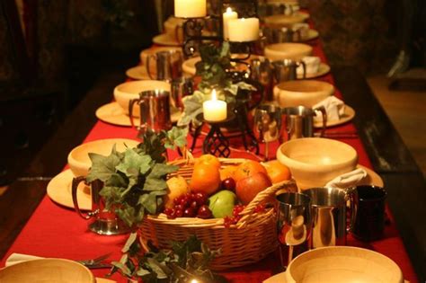 How to make it like a real northern italian. Medieval dinner with fruit in baskets on tables | WEDDING ...