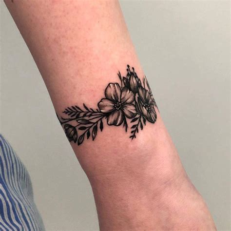 37 Cool Flower Wrist Tattoo Ideas 2024 Inspiration Guide