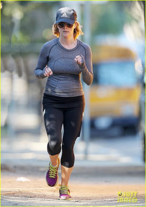 Photo Reese Witherspoon Morning Jog After Paris Vacation 17 Photo