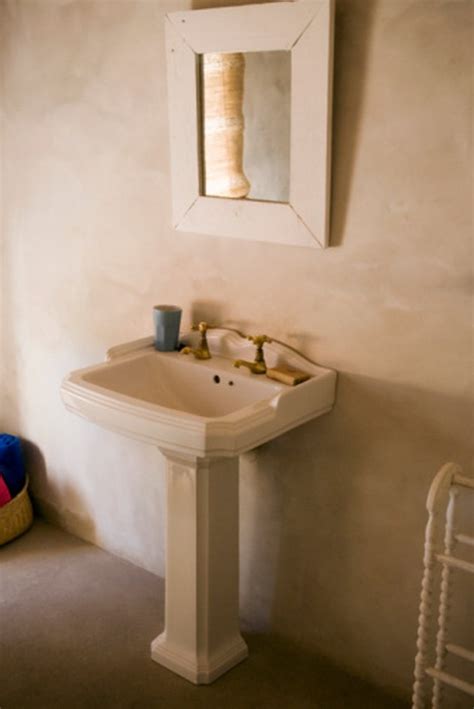 How should you choose a pedestal sink? How to Hide Pedestal Sink Plumbing | Hunker