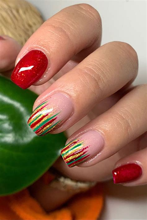 50 Festive Holiday Nail Designs And Ideas Festive Vibe Short Nails